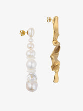 Load image into Gallery viewer, Crumple earrings
