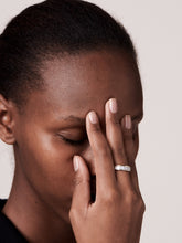 Load image into Gallery viewer, 92f79e9a-2798-4816-b613-9f1e4298a88f:4:model:women
