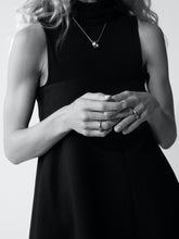 Load image into Gallery viewer, 10Xfee2SGUsFRcvib8mtSUp9jIOyBbLes:24:editorial:women
