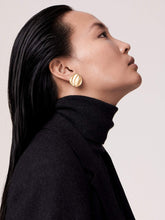 Load image into Gallery viewer, Carved clip-on earrings handcrafted in gold
