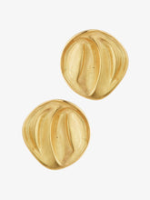Load image into Gallery viewer, Carved clip-on earrings handcrafted in gold
