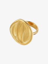 Load image into Gallery viewer, Carved Ring handcrafted in gold
