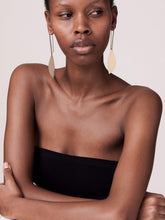 Load image into Gallery viewer, Moyen Earrings with leaf pendant handcrafted in gold
