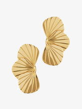 Load image into Gallery viewer, Darling clip-on earrings handcrafted in gold
