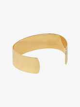 Load image into Gallery viewer, Cuff bracelet handcrafted in gold
