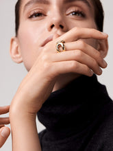 Load image into Gallery viewer, Curved Ring handcrafted in gold
