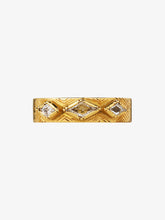 Load image into Gallery viewer, Triple Kite Engraved Diamond Ring
