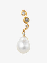 Load image into Gallery viewer, Pearl seafire earring
