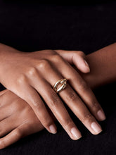 Load image into Gallery viewer, Curved Ring handcrafted in gold
