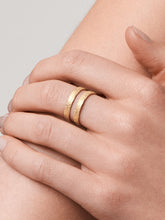 Load image into Gallery viewer, Roxy Nude Graphic Ring
